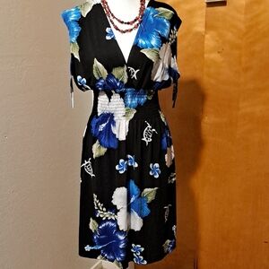 Chic Floral Midi Dress in Black and Blue